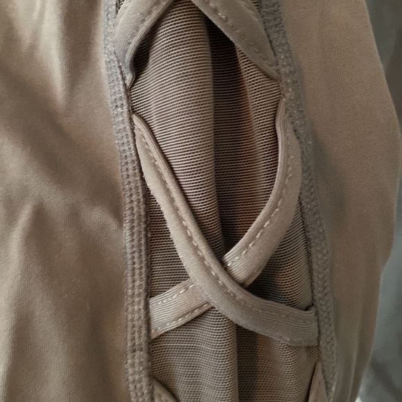 Yelete Active Grey Criss Cross Leggings - Picture 4 of 4